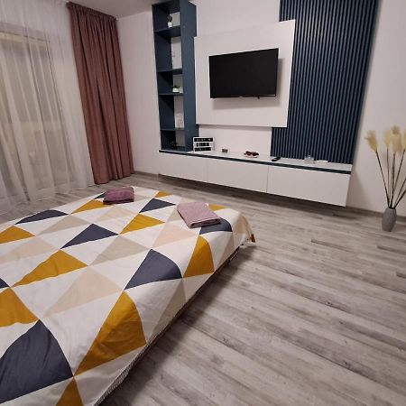 Happy Rental Apartments 2 ไกรโอวา ภายนอก รูปภาพ
