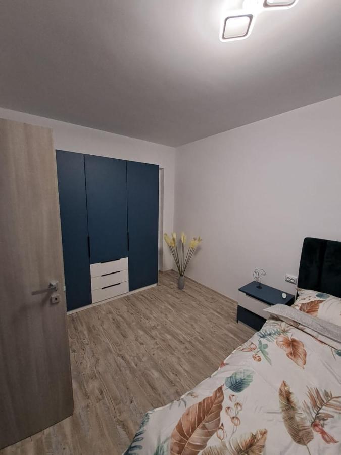 Happy Rental Apartments 2 ไกรโอวา ภายนอก รูปภาพ