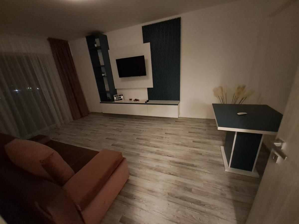 Happy Rental Apartments 2 ไกรโอวา ภายนอก รูปภาพ
