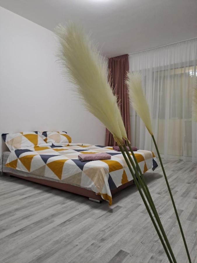 Happy Rental Apartments 2 ไกรโอวา ภายนอก รูปภาพ